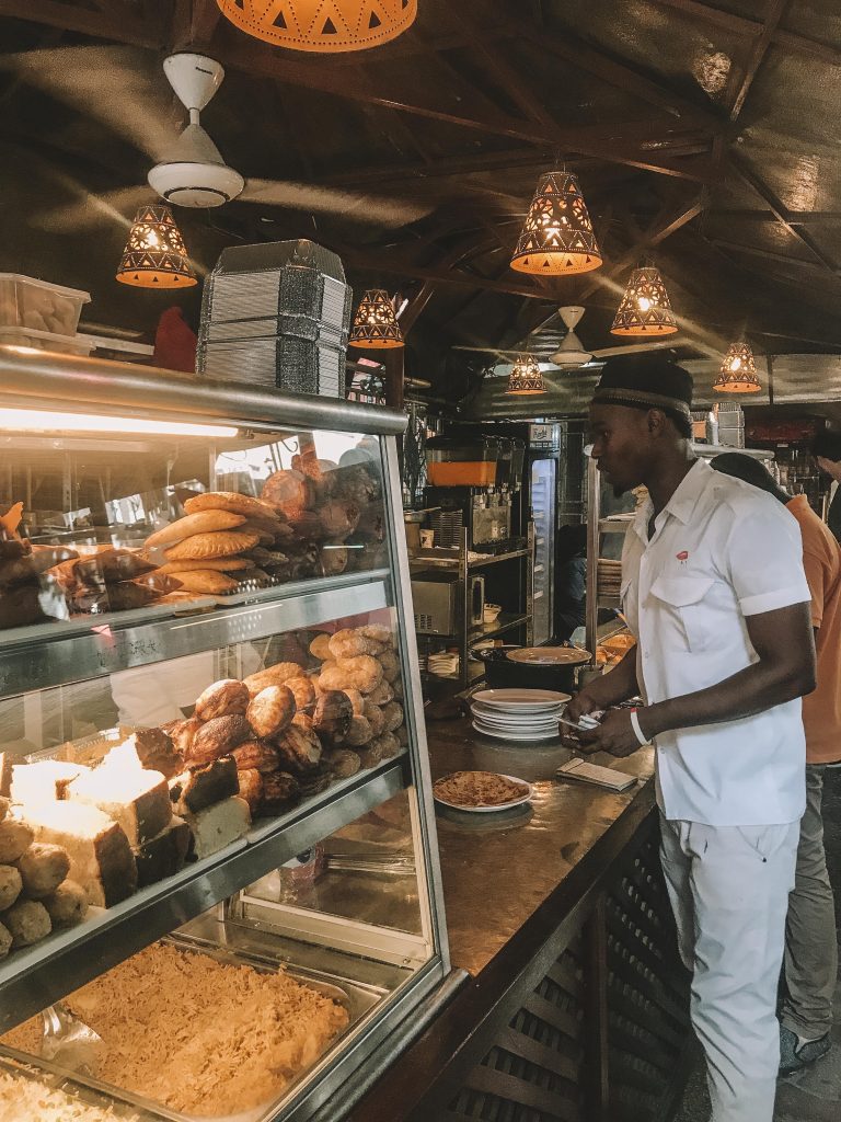 luckmanns é o melhor restaurante em stone town