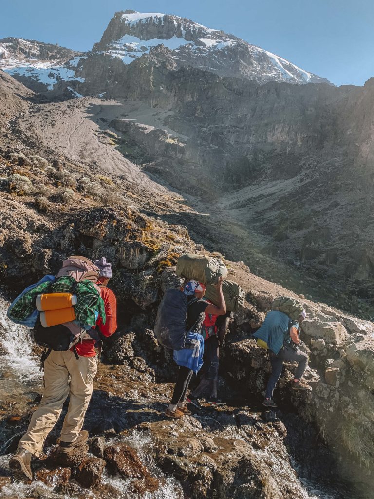 Porters no Kilimanjaro