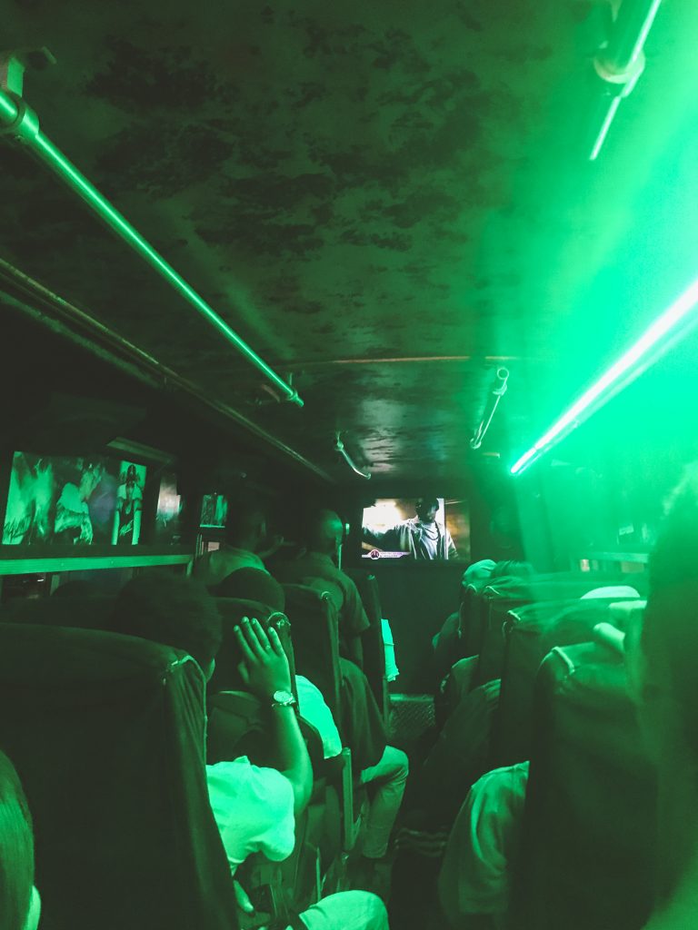 interior de onibus-balada em Nairobi