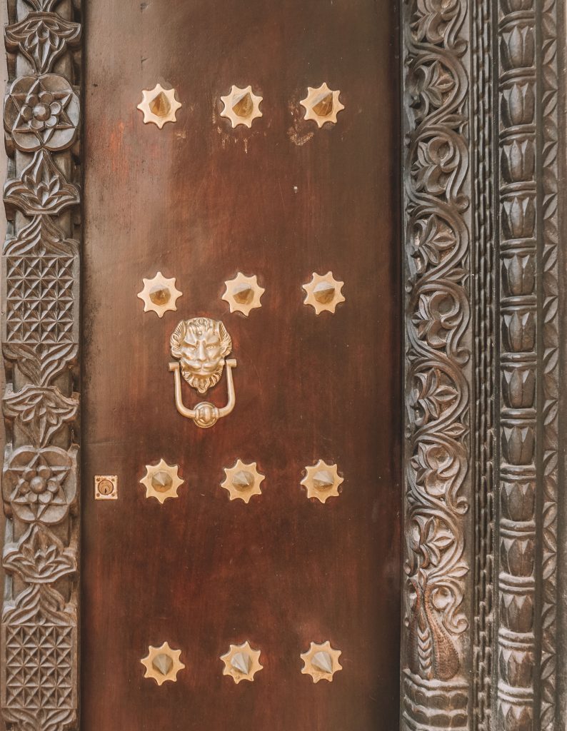 Lamu doors